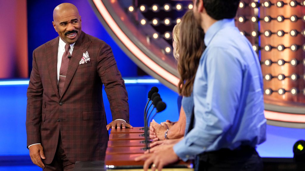 Family Feud celebrates its return for Season 20!